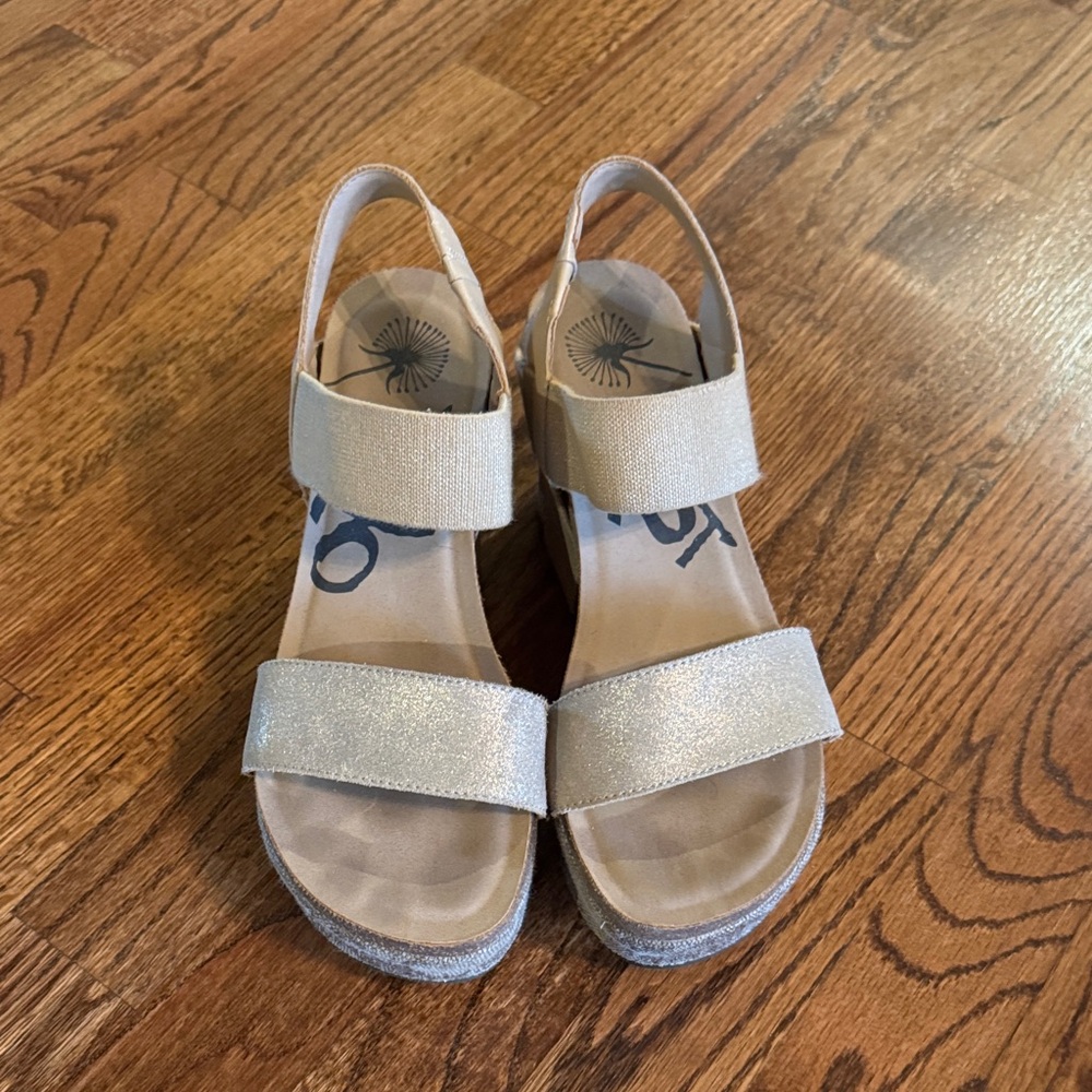 OTBT Cream and Silver Slingback Wedges